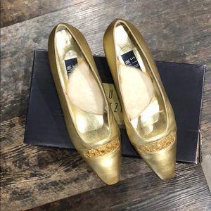 Stuart Weitzman Elegance Lo Brite Gold  shoes